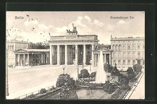 AK Berlin, Brandenburger Tor mit Fontäne