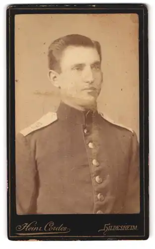 Fotografie Heinr. Cordes, Hildesheim, Neue Osterstr. 19, Portrait junger Soldat, Schulterstück Rgt. 79