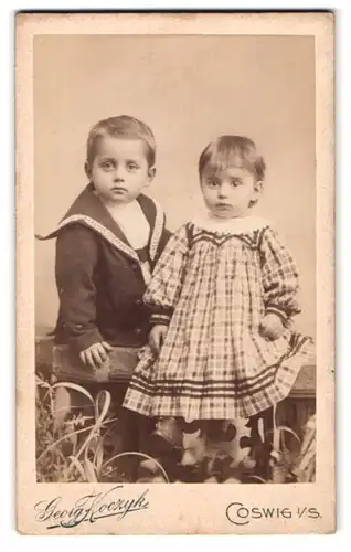 Fotografie Georg Koczyk, Coswig i /S., Grenzstrasse 42 H, Portrait Kinderpaar in modischer Kleidung