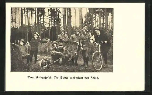 AK Vom Kriegsspiel: Die Spitze mit Fahrrad beobachtet den Feind, Kinder Kriegspropaganda