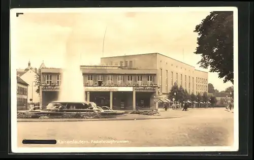 AK Kaiserslautern, Kino Film-Palast mit Café & Gaststätten mit Fackelwoogbrunnen