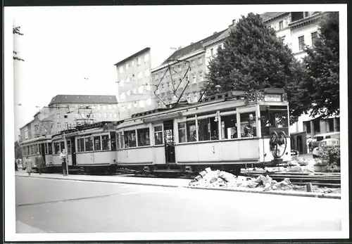 Fotografie unbekannter Fotograf, Ansicht Berlin-Kreuzberg, Mehringdamm, Strassenbahn-Triebwagen 3351 nach Lichterfelde