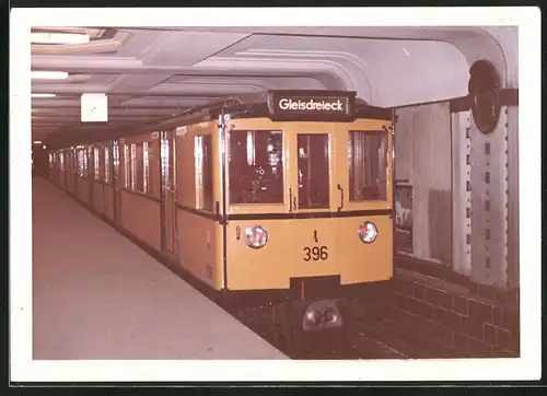 Fotografie U-Bahn Triebwagen Nr. 396 Richtung Gleisdreieck, BVG-Berlin