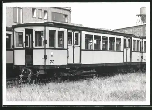 Fotografie unbekannter Fotograf, Ansicht Berlin-Grunewald, U-Bahn Triebwagen Nr. 759 auf dem Betriebshofgelände