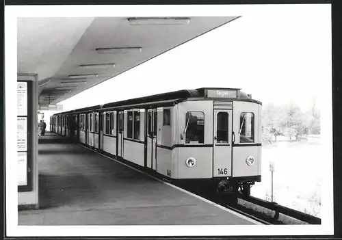 Fotografie unbekannter Fotograf, Ansicht Berlin, Bahnhof Scharnweberstrasse, U-Bahn Triebwagen Nr. 146 nach Tegel