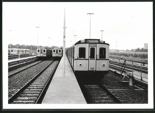 Fotografie unbekannter Fotograf, Ansicht Berlin, Betriebshof Rudow, U-Bahn Triebwagen Nr. 146