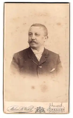 Fotografie B. Wehle, Dresden, Marienstrasse 44, Portrait bürgerlicher Herr mit Moustache