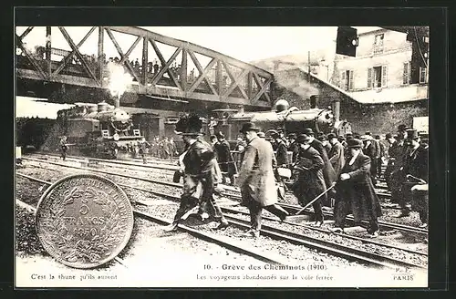 AK Greve des Cheminots 1910, les voyageurs abandonnes sur la voie ferre