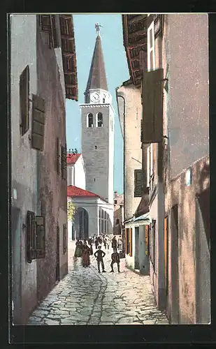 AK Trieste, Motiv aus einer kleinen Gasse mit Blick zur Kirche