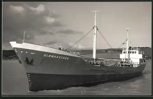 Fotografie Tankschiff Elbmarschen in Fahrt