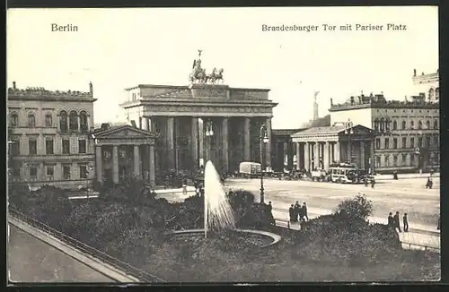 AK Berlin, Brandenburger Tor mit Pariser Platz, Brunnen