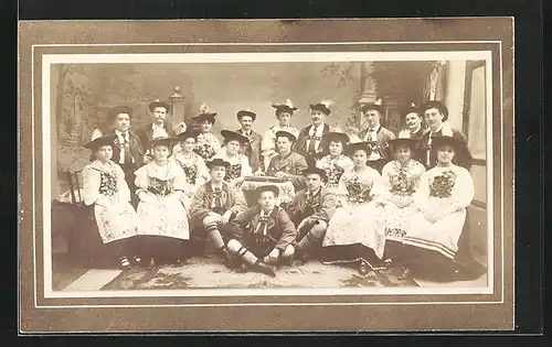 AK Zither, Gruppe in Trachten mit dem Instrument