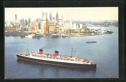 AK Passagierschiff RMS Queen Elizabeth vor New York, Cunard Line