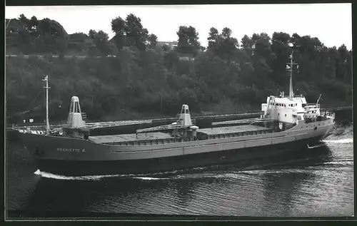 Fotografie Frachtschiff Henriette R. in Fahrt