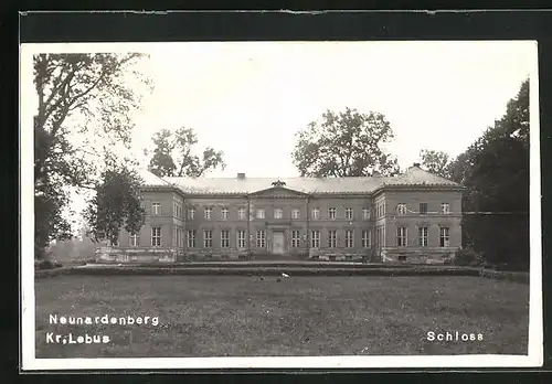 AK Neuhardenberg /Kr. Lebus, Schloss vom Garten betrachtet