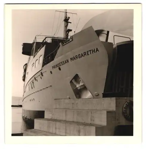 5 Fotografien unbekannter Fotograf, Ansicht Frederikshavn, Fährschiff Prinsessan Margaretha im Hafen, Motorrad Zündapp