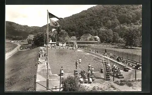 AK Bodenwerder a. d. Weser, Jod-Sol-Freibad mit Badegästen