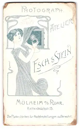 Fotografie Esch & Stein, Mülheim / Ruhr, Kettenbrückstr. 13, Jugendstil, Dame nebst Platttenkamera - Fotoapparat