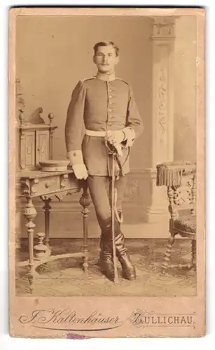 Fotografie F. Kaltenhäuser, Züllichau, Markt 90, Dragoner in Uniform mit Säbel