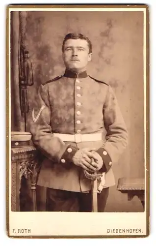 Fotografie F. Roth, Diedenhofen, Neue Strasse 191, Gefreiter in Uniform mit Säbel