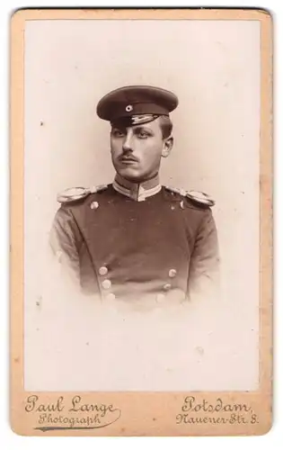 Fotografie Paul Lange, Potsdam, Nauenerstrasse 8, Portrait Soldat im 1. Garde-Ulanen Regiment