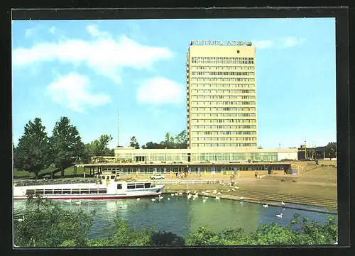 AK Potsdam, moderne Architektur, Ausflugsdampfer Berlin vor Interhotel Potsdam