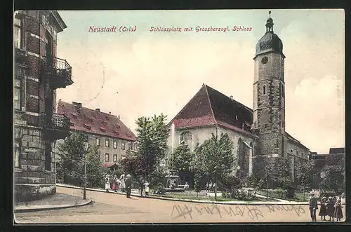 AK Neustadt /Orla, Schlossplatz mit Grossherzoglichem Schloss