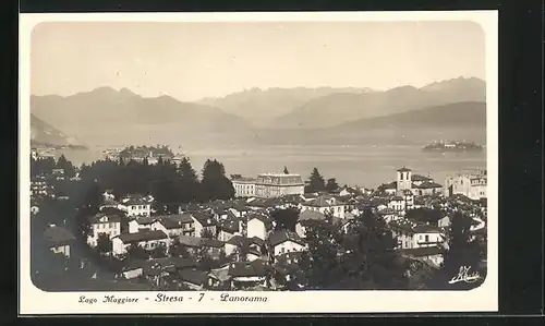 AK Stresa, Teilansicht vom Ort mit Blick auf die Borromäischen Inseln