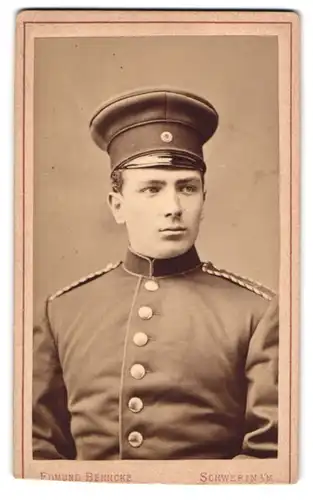 Fotografie Edmund Behncke, Schwerin, Wismarschestr. 26, Jäger Einjährig Freiwilliger in Uniform Rgt. 14