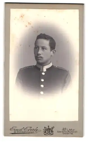 Fotografie Ernst Eberle, Ulm, Karls - Ecke Neuthorstr., Portrait Uffz. Einjährig Freiwilliger in Uniform