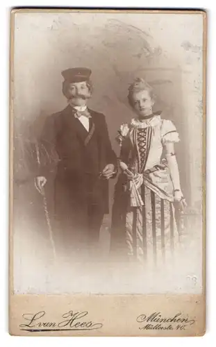 Fotografie L. van Hees, München, Müllerstr. 40, Portrait junges Paar in Kostümen zum Fasching