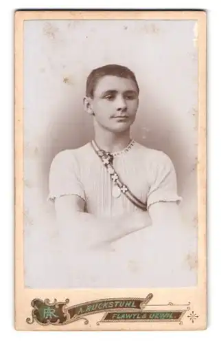 Fotografie A. Ruckstuhl, Flawyl, Portrait Knabe als Turner im Sportdress mit Medaille und Aufnähern