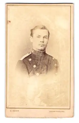 Fotografie G. Koch, Ludwigsburg, Stuttgarterstrasse 56, Portrait Soldat in Uniform