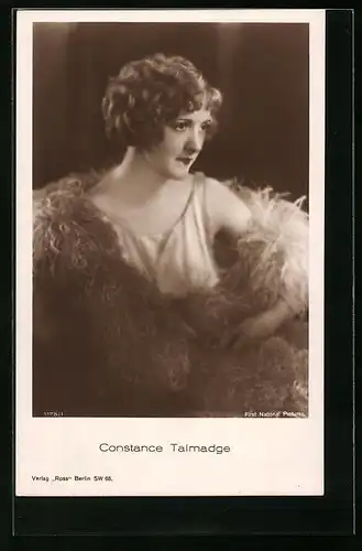 AK Schauspielerin Constance Talmadge mit Kleid und Boa aus den 20er