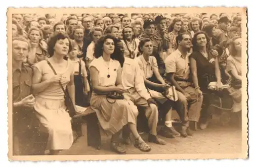 12 Fotografien W. Uhlig, Netzschkau i. V., Ansicht Berlin, Walter Ulbricht Stadion, DDR Sportfest, Einlauf der Nationen