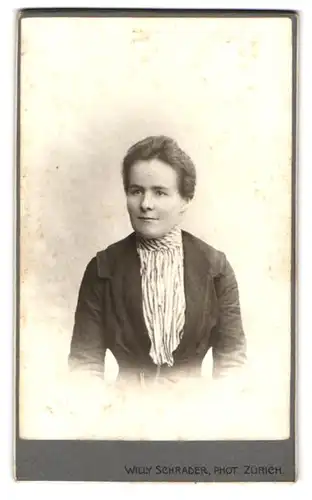 Fotografie Willy Schrader, Zürich, Schützengasse 23, Portrait, Dame mit hochgestecktem Haar