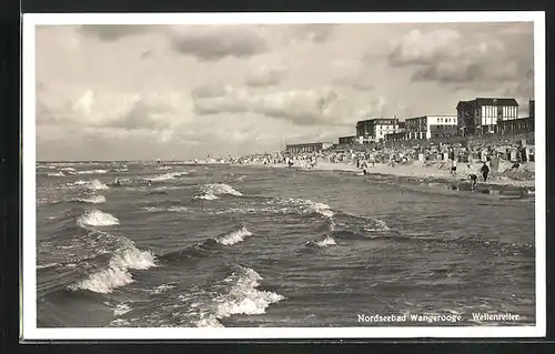 AK Wangerooge, Wellenreiter mit Blick auf das Strandleben