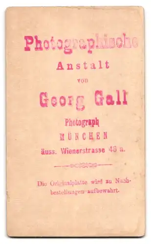 Fotografie Georg Gall, München, Äuss. Wienerstrasse 46, Alte Frau mit grauem Haar
