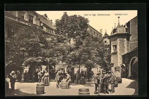 AK München, Gasthof Münchner Hofbräuhaus, Gäste im Hof