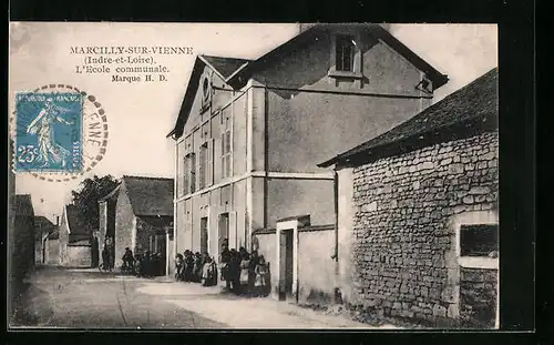 AK Marcilly-sur-Vienne, L`Ecole communale Marque H. D.