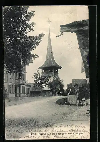 AK Reichenbach b. Frutigen, Strassenpartie mit Kirche