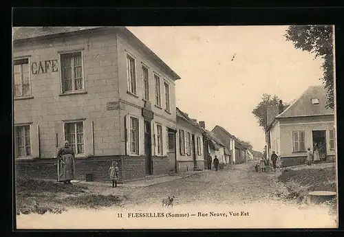 AK Flesselles, Rue Neuve, Vue Est, Strassenpartie