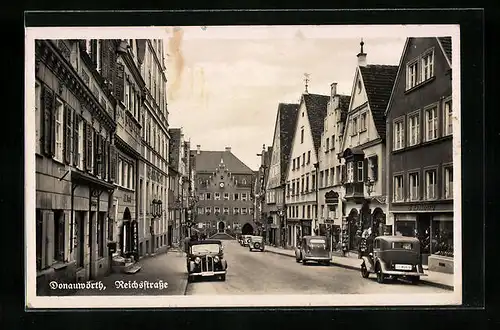 AK Donauwörth, Reichsstrasse, parkende Autos und Geschäfte