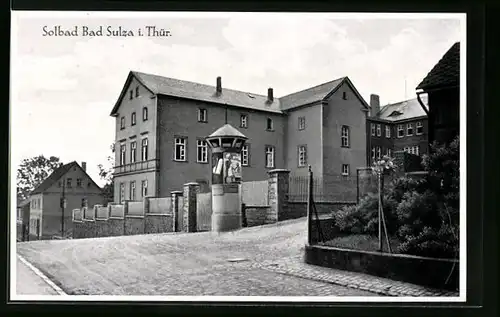 AK Bad Sulza /Th., Solbad, von der Strasse aus, mit Litfasssäule