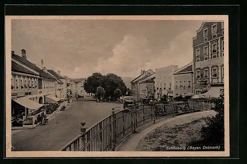 AK Schönberg /Bay., Strassenpartie mit Geschäften und Automobilen