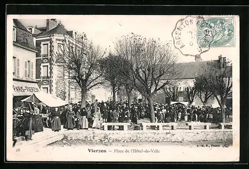 AK Vierzon, Place de l'Hotel-de-Ville