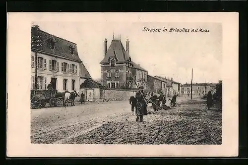 AK Brieulles /Maas, Strasse mit Soldaten und Pferdewagen