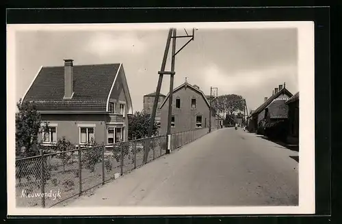 AK Neuwendijk, Strassenpartie mit Wohnhäusern