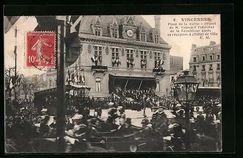 AK Vincennes, Place de la Mairie, Départ de M. Poincaré Président de la République après sa réception à l`Hôtel de Ville