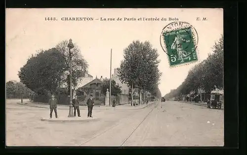 AK Charenton, La rue de Paris et l`entrée du Bois